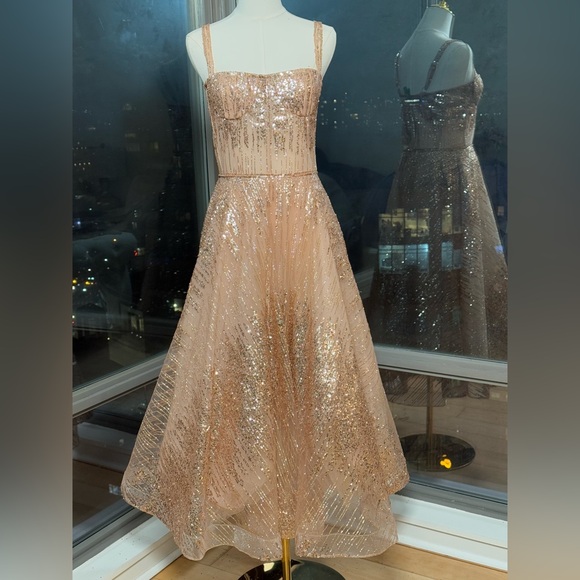 🆕 BRONX & BANCO 🧿 NWOT Mademoiselle Gold Sequin Midi Dress , Size M US 6 - Picture 5 of 17